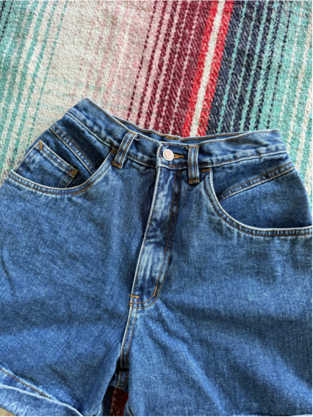 Vintage Bill Blass High Waisted Medium Wash Denim Shorts 23”